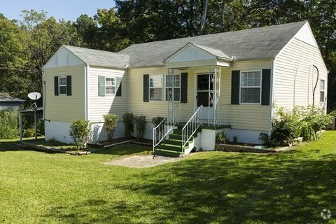 Building Photo - Lovely Center Point Home