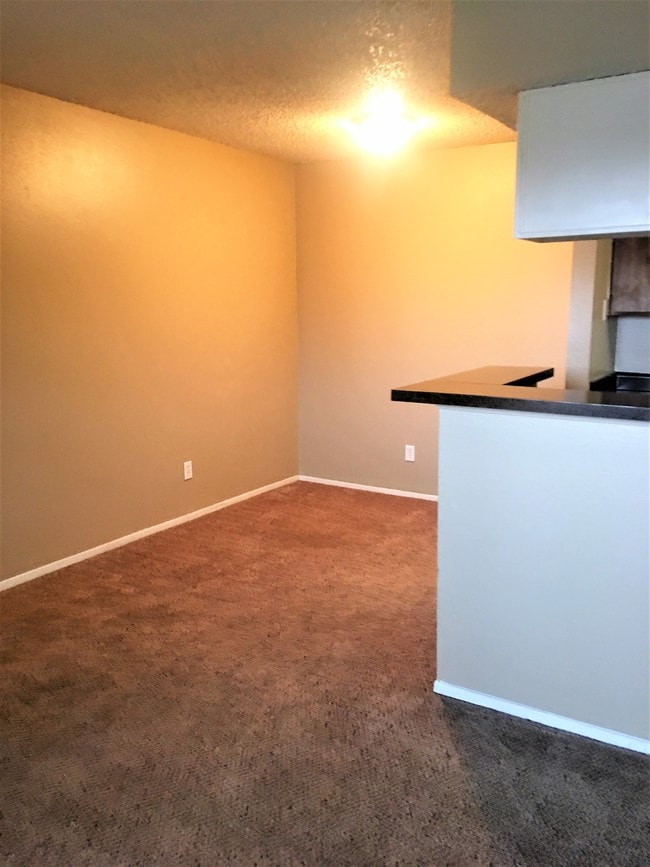 1 BR 1 BA- Dining - Windmill Apartments