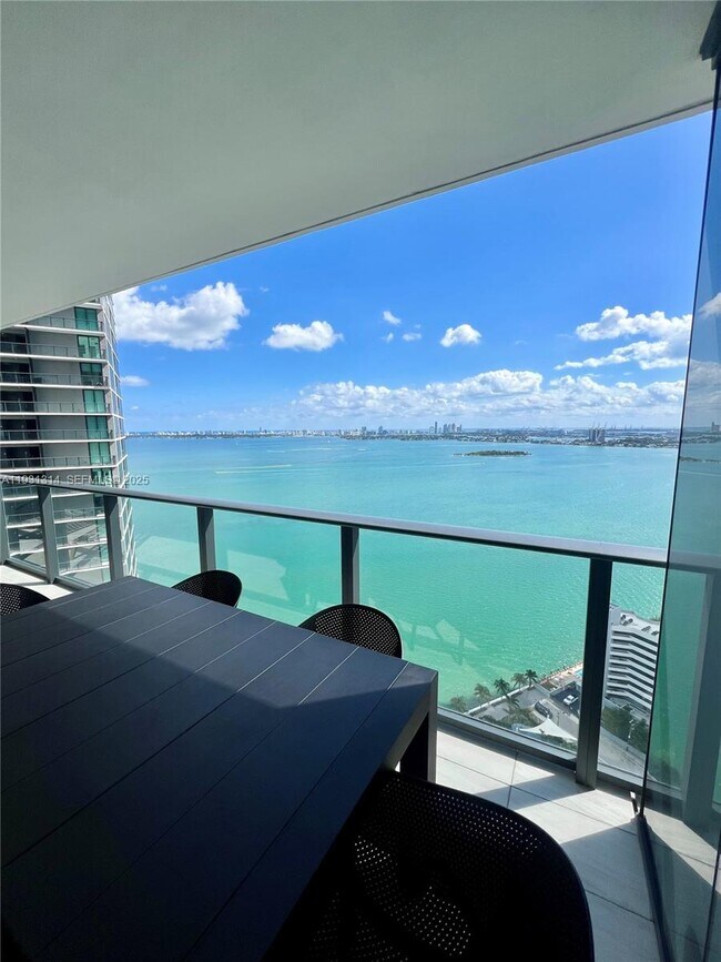 Photo - 650 NE 32nd St Unidad 3106