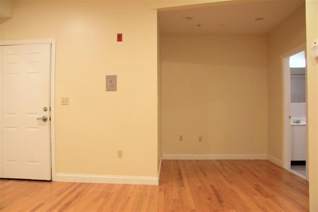 Photo - 460 Green St Unit 3