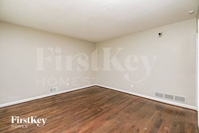Photo - 1843 Wee Kirk Rd SE