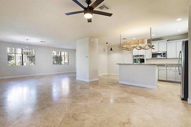 Photo - 105 NW Gardner St