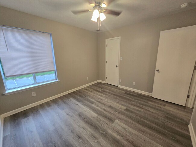 Photo - 3375 Galleria Dr