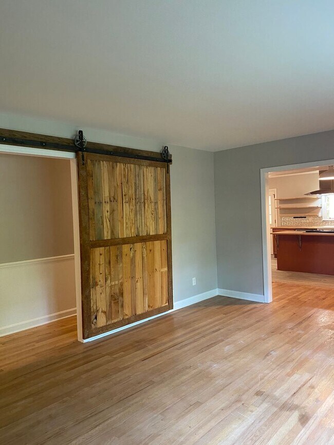 Photo - Gorgeous 3 bedroom home in Forest Heights