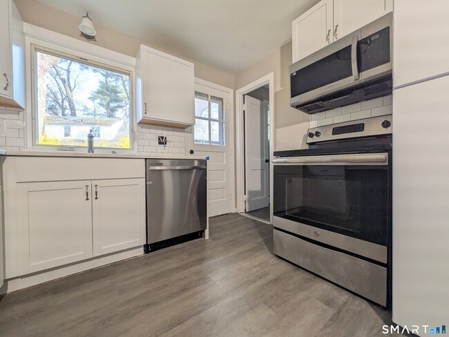 Photo - 414 Salmon Brook St