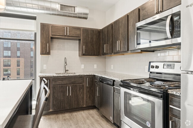 4E 6BR, 6BA - 1,184SF - Kitchen
