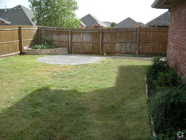 Building Photo - 809 SW 38th St Rental