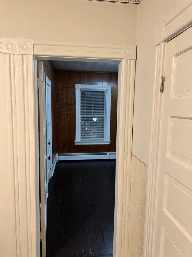 Room#1 - 26 Wallace St