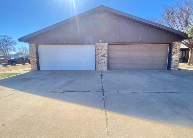 Building Photo - 1101 80th St Unit 1101 80th A