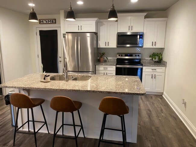 Photo - 6841 Nelson St