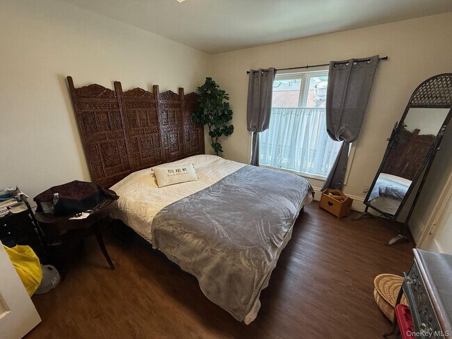 Photo - 504 Broadway