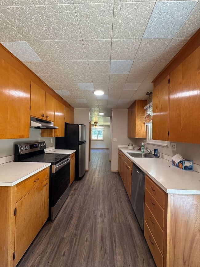 1702 College Pl