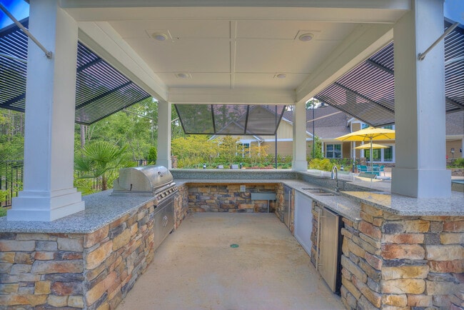 Poolside kitchen with grill