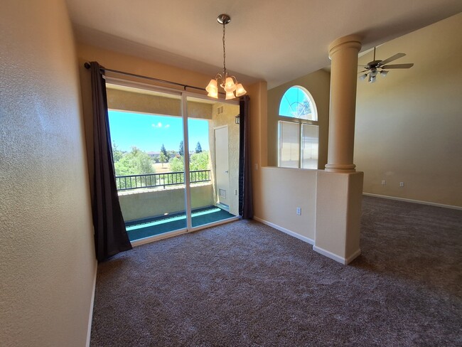 Photo - 1900 Danbrook Dr