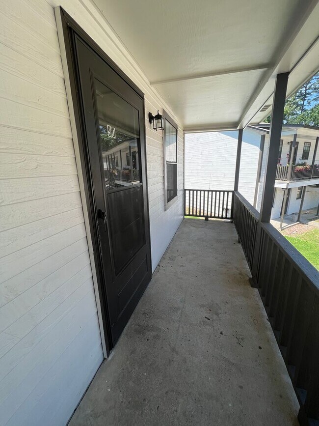 Photo - 9 Pinewood Ct Unit 9D