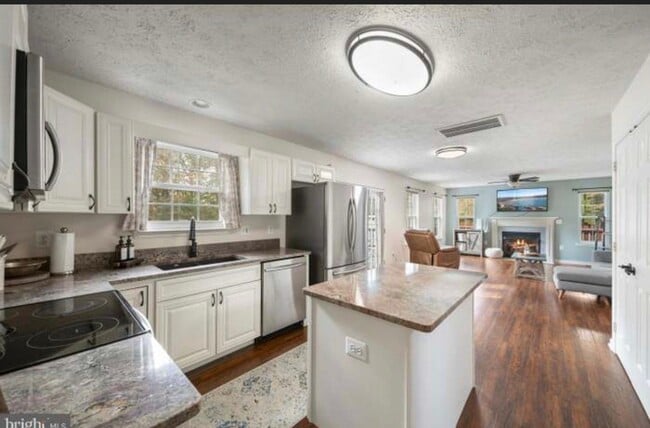 Building Photo - 6965 Leonardtown Rd