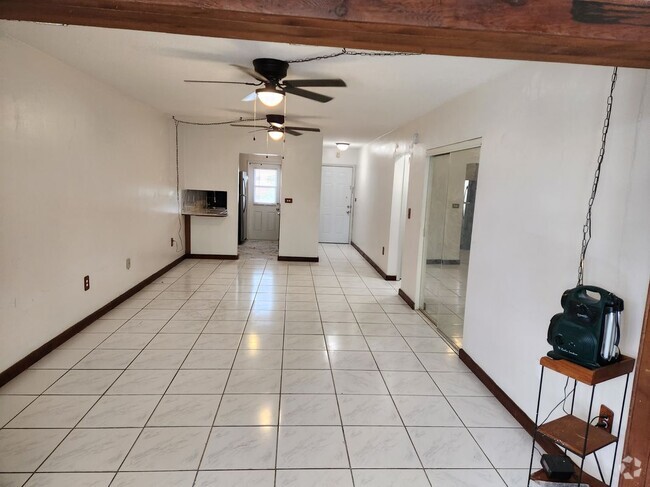 Building Photo - 270 NE 191st St Rental