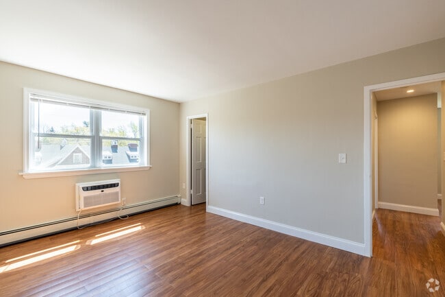 2BR - 2BA - 1,200SF