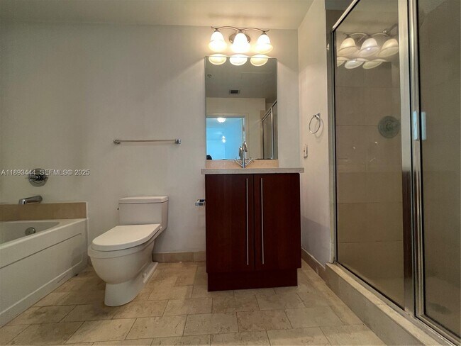 Photo - 79 SW 12th St Unidad 2808