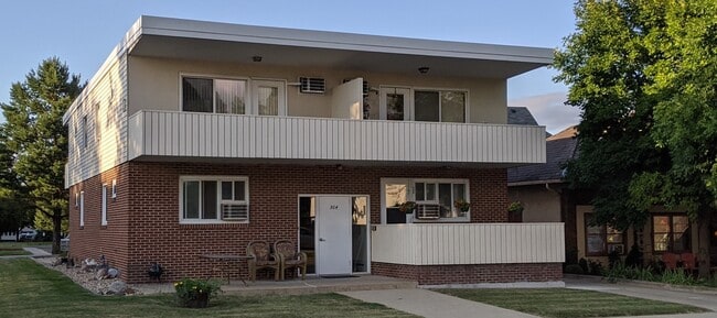 Building Photo - 304 1st Ave NW Unit 103