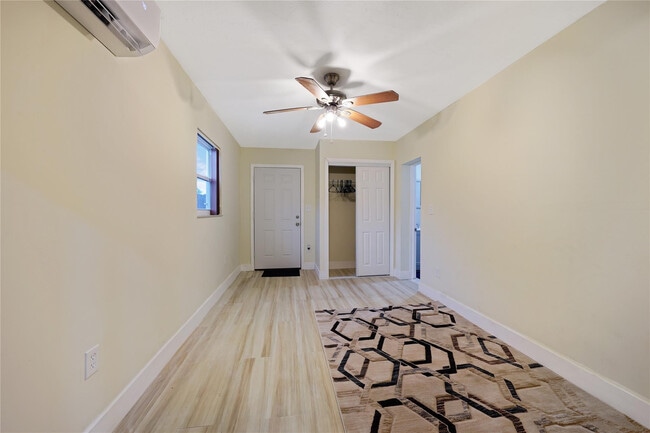 Photo - 8453 Southampton Dr