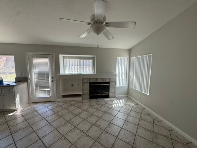 Photo - 805 Alpine Ct