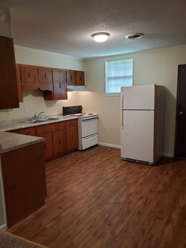 Building Photo - Malden Four Plex Unit 07