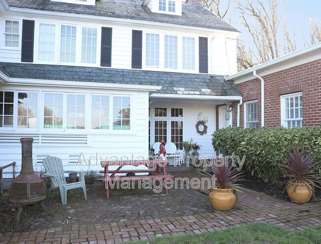Photo - 795 SW Hanson St