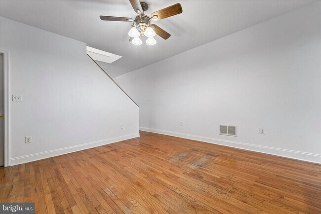 Photo - 3452 Sunnyside Ave