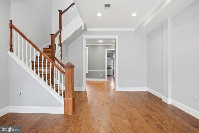 Photo - 58 Quincy Pl NE