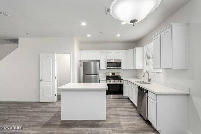 Photo - 111 W Beth Dr