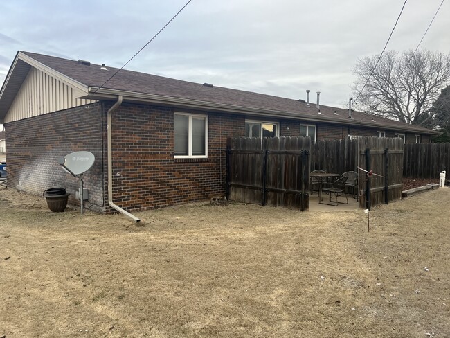 Photo - 2408 Main St