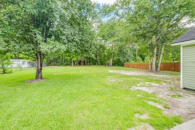 Photo - Freshly Painted 4 Bed Home on Huge Lot wit...