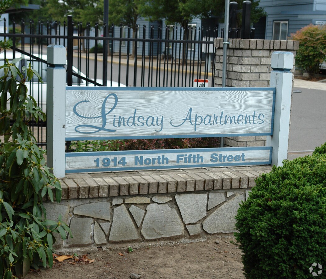 Photo - Lindsay Apartments