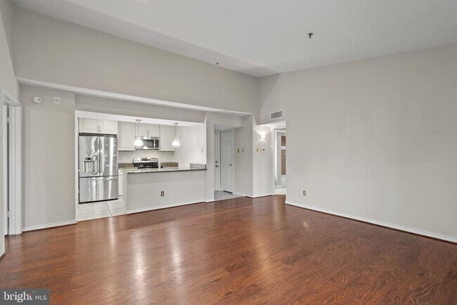 Photo - 1504 Lincoln Way Unidad 411
