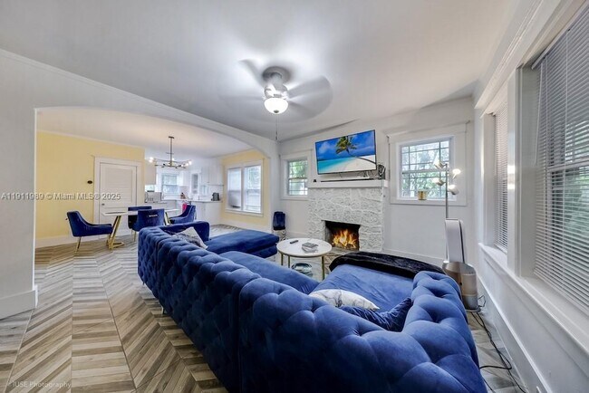 Photo - 46 NE 43rd St