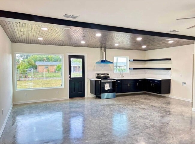 Photo - 2125 Camellia Ave