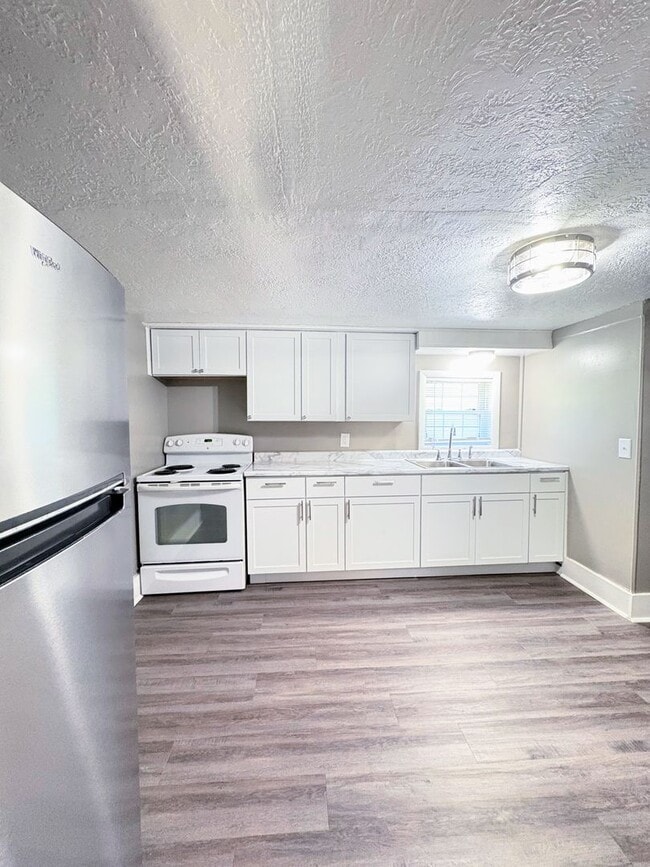 Building Photo - 606 E Jefferson St Unit 107.5 N Maple Street Rental