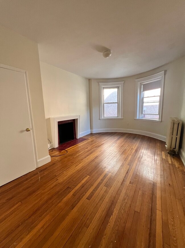 Building Photo - 1784 Beacon St Unit 2A