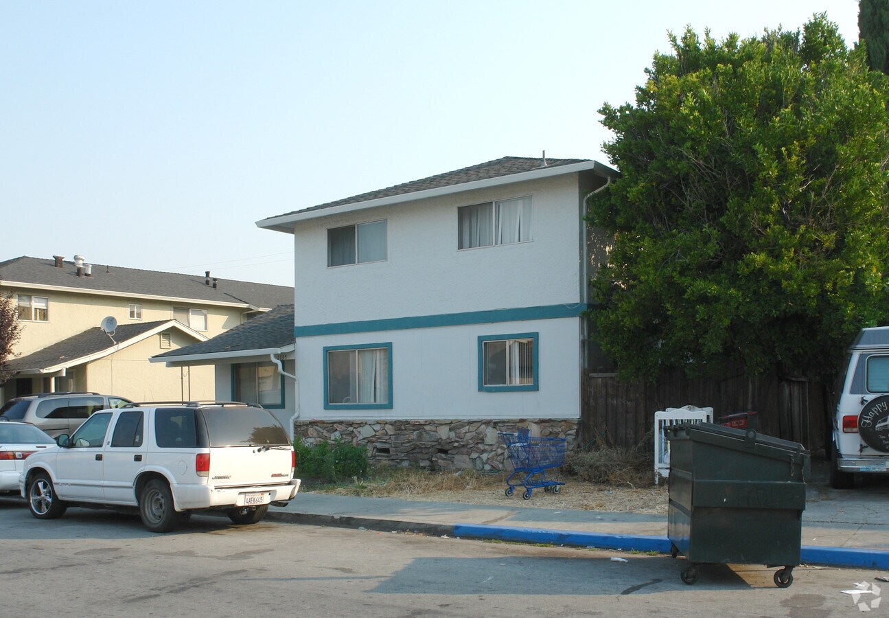 Photo - 2135 Main Street