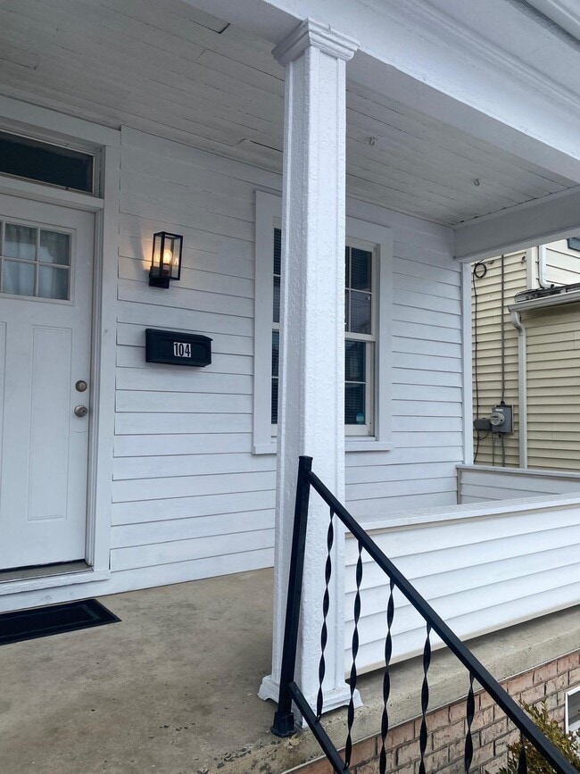 Photo - 104 S 4th St