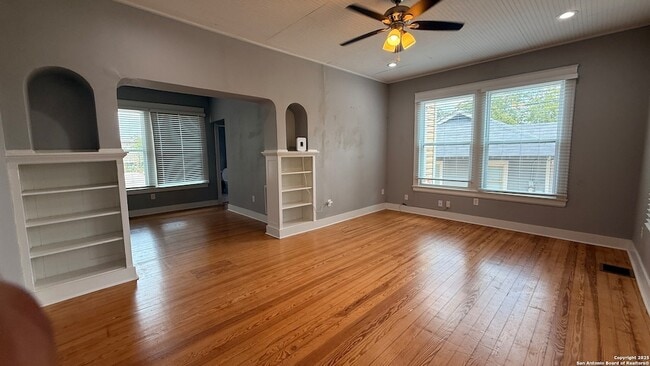 Photo - 107 Willim St