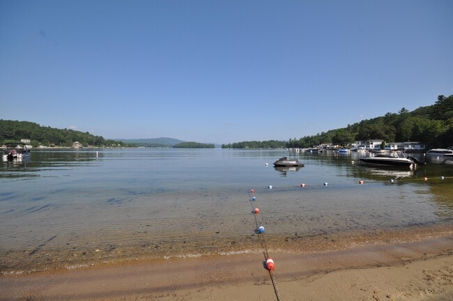 Building Photo - 1330 Lake St Unit 8