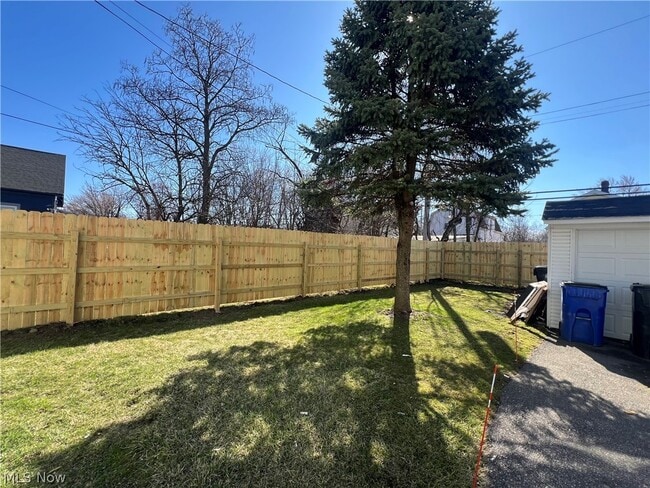 Photo - 14208 Kingsford Ave