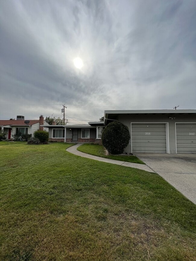 Building Photo - 3012-3014 MIRAMAR ROAD Unit 3014 MIRAMAR RD