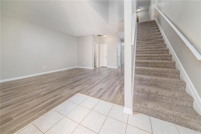 Photo - 7683 Creekside Ln