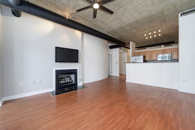 Photo - 1305 S Michigan Ave