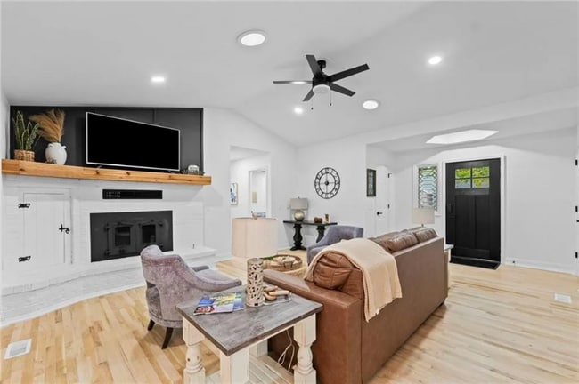 Photo - 5 Dunvegan Ln