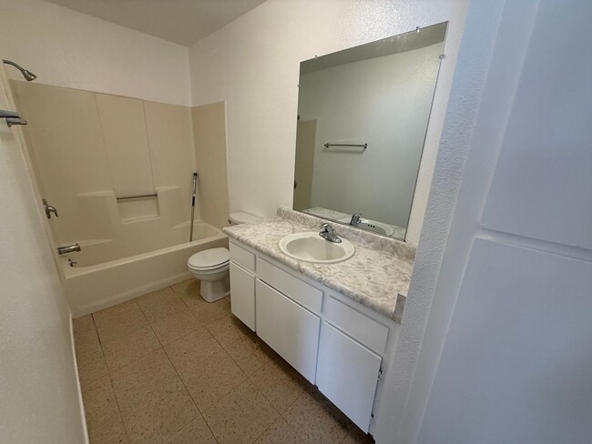 Photo - 118 W Boone St
