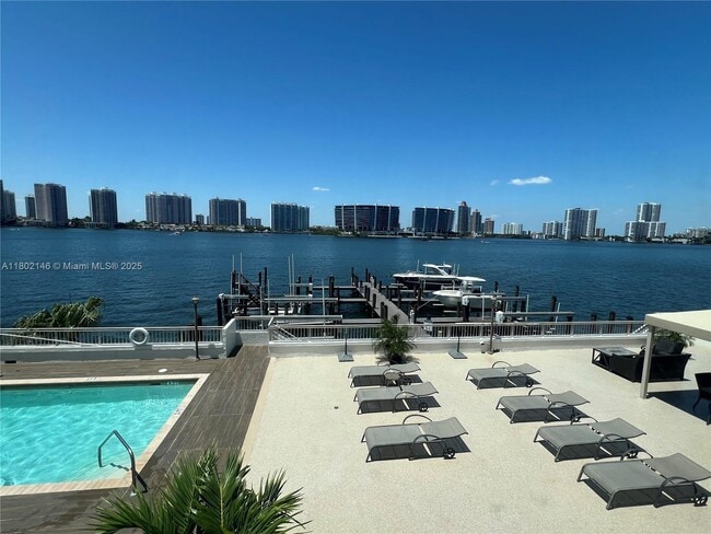 Photo - 18000 N Bay Rd Unidad 204